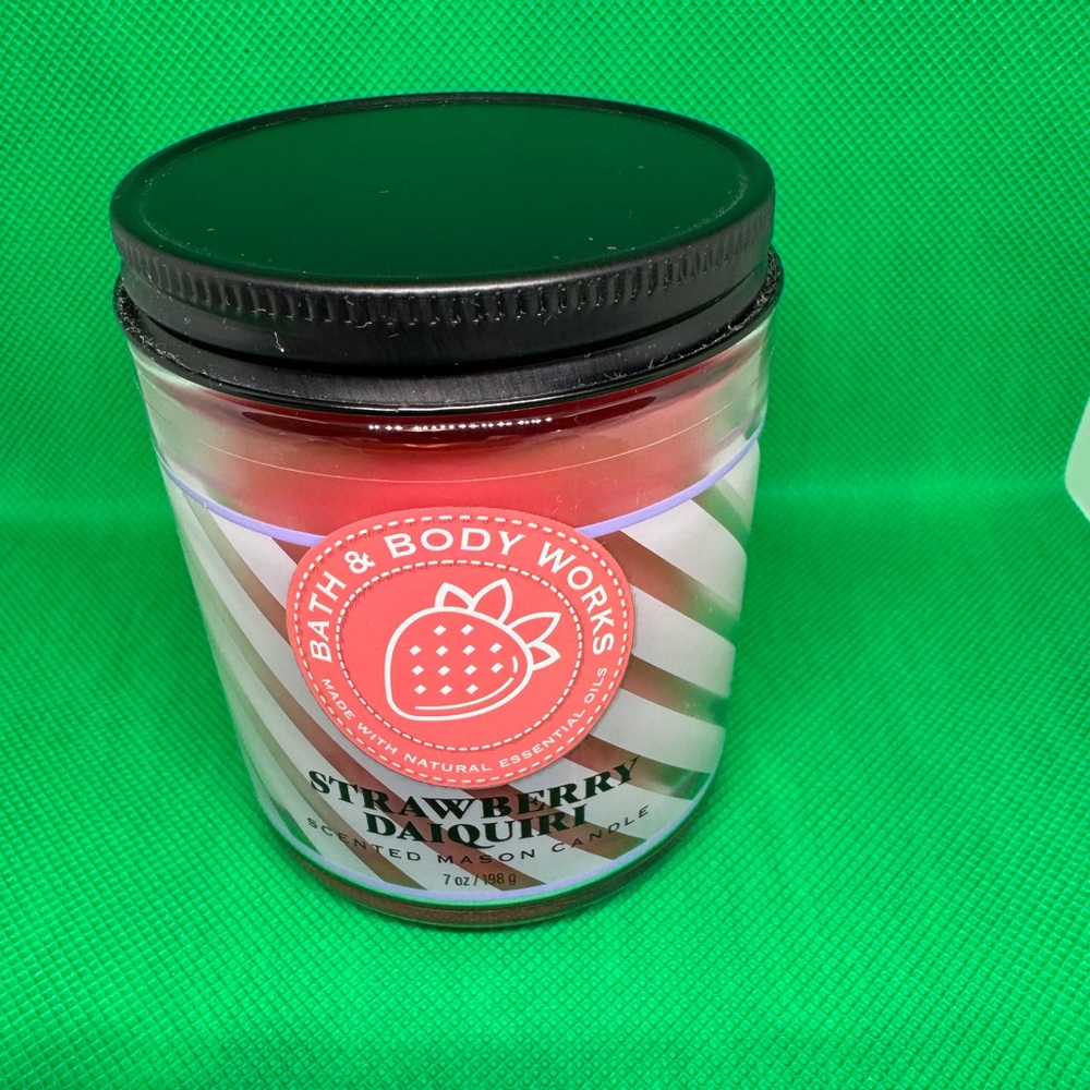 Bath & Body Works Strawberry Daiquiri Candle - Red